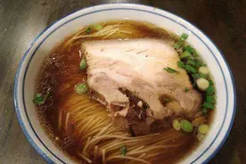 李大伟：苏州焖肉面图片