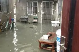 受夜间降雨影响 南京江宁区一老小区大量积水图片