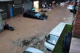 重庆石柱：强降雨导致多地受灾 城区民房被淹深度近1米图片