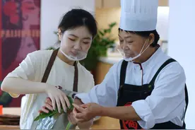 跟着非遗传人一起包粽子、制药香是什么体验？图片