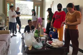 小英夫妻跳舞成名后陷入“网红的烦恼”：农民身份遭质疑，被评论是“假夫妻”图片