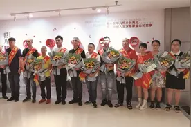 温州首个无偿献血科普馆开馆 表彰一批“热血英雄”代表图片