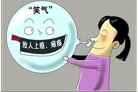 23岁小伙瘫坐轮椅，父母崩溃：出国读研回来怎么变成这样图片