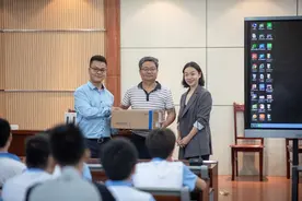 江西省优秀重点中学临川第二中学正式引入网易有道词典笔图片