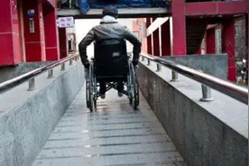 几月不见老人，民警上门在冰柜中发现尸体，竟是亲儿子…图片