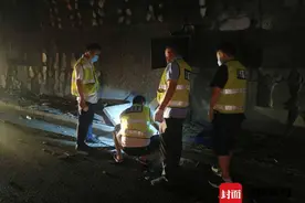 都汶高速隧道内设施受损 映秀至都江堰方向封闭检测图片