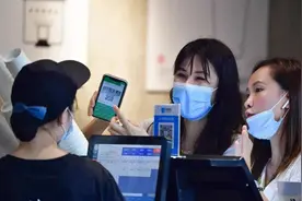 陌生人求助借用收款二维码，你是帮还是不帮？图片