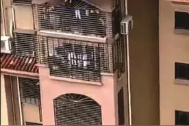 惊险！鞋子掉下去了人被拉回来……图片