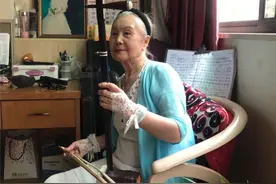 化妆、摄影、网购……样样精通的杭州93岁荷花奶奶：“日子怎么过都是过，为什么不活得精彩一些呢？”图片