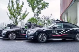 上海智能制造产业园区推进大会举行，L4级别中智行无人驾驶车队亮相图片