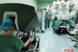 “三头四臂”手术机器人落户河北省胸科医院图片