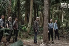 灾难电影《陆行鲨》热映 鲨鱼基因变异恐怖捕杀人类图片