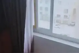 傻眼！小伙推开家门发现楼梯没了图片