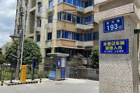 长沙老人家中突发疾病，救护车被拦近两分钟才进小区门，家属质疑抢救时间被耽误图片