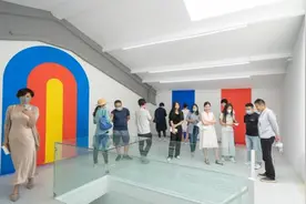 “画廊周北京”后的798艺术区：握手礼又缩了回去图片