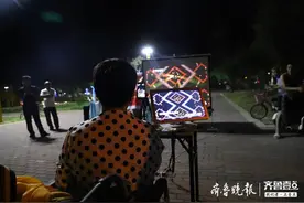 滨州55岁轮椅主播是笑对生活的快乐“企鹅”图片