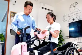 “邦邦机器人”让弱能群体跟轮椅说“拜拜”图片