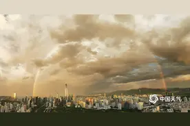 美绝了！深圳傍晚雨后双彩虹高挂天空图片