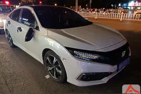 连撞10人！女司机驾车突然撞向过斑马线的行人！肇事后驶离又折返图片