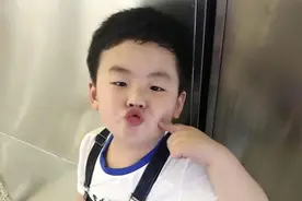 还记得《放开我北鼻2》里的噗噗吗？他现在长这样图片