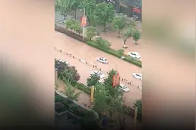 巴中多地遭遇大暴雨 城市出现内涝图片