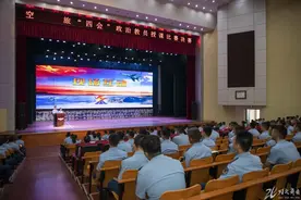 教育擂台绽放光彩图片