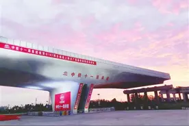 G107邢台段绕城上跨京广铁路桥成功转体图片