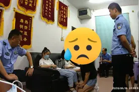 湖北两名13岁少女离家出走不肯回家 母亲跪地哀求图片