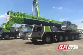打破欧美日“垄断”中联重科200吨全地面汽车起重机出口卡塔尔图片