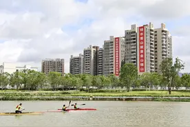 昔日“臭水沟”漾起碧波，茅洲河接深圳皮划艇队回“家”啦图片