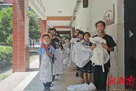 红星实验小学开展垃圾“袋”回家环保教育活动图片