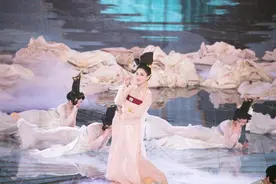“佟丽娅好美”又刷屏！她携手重庆市歌舞团登上江苏卫视“618晚会”舞台，一曲《芒种》引热议图片