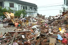 两层楼房被炸坍塌八旬夫妻一死一伤 疑似点蚊香时液化气泄漏所致图片