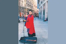 西班牙留学记：在马德里街头演奏中国乐器图片