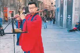 西班牙留学记：在马德里街头演奏中国乐器图片