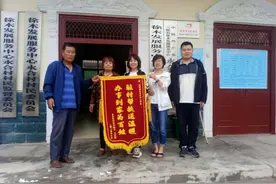 三原县徐木中心：一条大路通小康 一面锦旗连党群图片