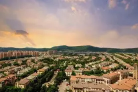 南京一别墅区被曝近百业主长期拖欠物业费，业主称服务下滑图片