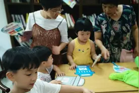 这里有个“绿色公益联盟”，专门回收小朋友的牛奶盒图片