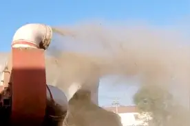 给秸秆粉碎机装上“吸尘利器”科技特派员巧解秸秆利用难题惠民生图片