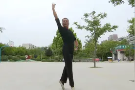 78秒丨当兵时接触芭蕾留遗憾 淄博66岁老人退休后重拾年轻梦想图片