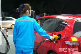 鲁E车主 东营夜间加油“大礼包”来袭 争当绿色环保使者图片