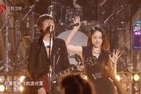 当刘敏涛遇见新裤子，这场欢快的“蹦迪”证明：在摇滚面前，年龄从来不是限制图片