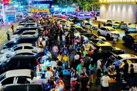 鲁商银座喊你逛夜市——夜幕下最动人的人间烟火图片