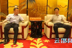 刘事青与中石化湖南石油分公司总经理黄河举行座谈：深化企地合作 携手推进高质量发展图片