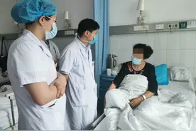 49岁女子拔河致腰椎骨折，人到中年小心骨头“太酥”图片