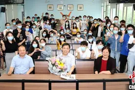 退休老教师“最后一课”：上好每堂课，是对讲台最好的告白图片