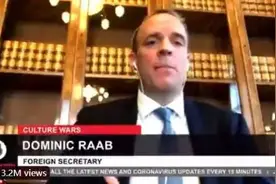 不盲从！英国外相：我只对两人单膝下跪——女王和我求婚的女人图片