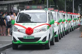 重庆首批7座纯电动“迷你”公交车亮相街头 票价2元图片