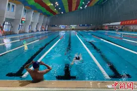 武汉一游泳馆免费开放试运行 实行预约限流入馆图片