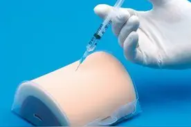 奥美定隆胸后遗症表现图片